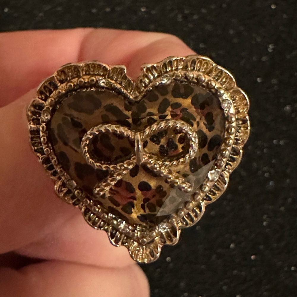 BETSEY JOHNSON LEOPARD HEART GOLD STRETCH RING